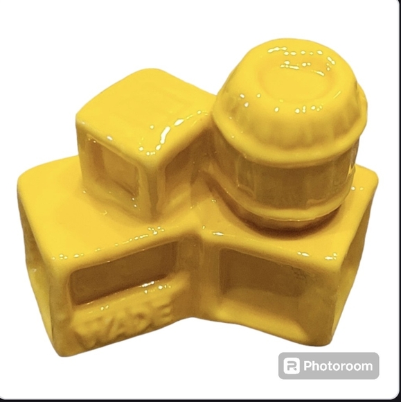 Wade Whimsie Boston Tea Party Figurine - Picture 3 of 4